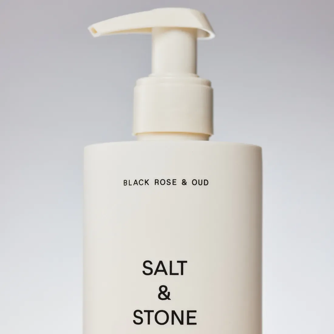 Salt &amp; Stone Увлажняющий лосьон для тела с ароматом черной розы и уда Body Lotion Black Rose &amp; Oud 206 мл - фото 3