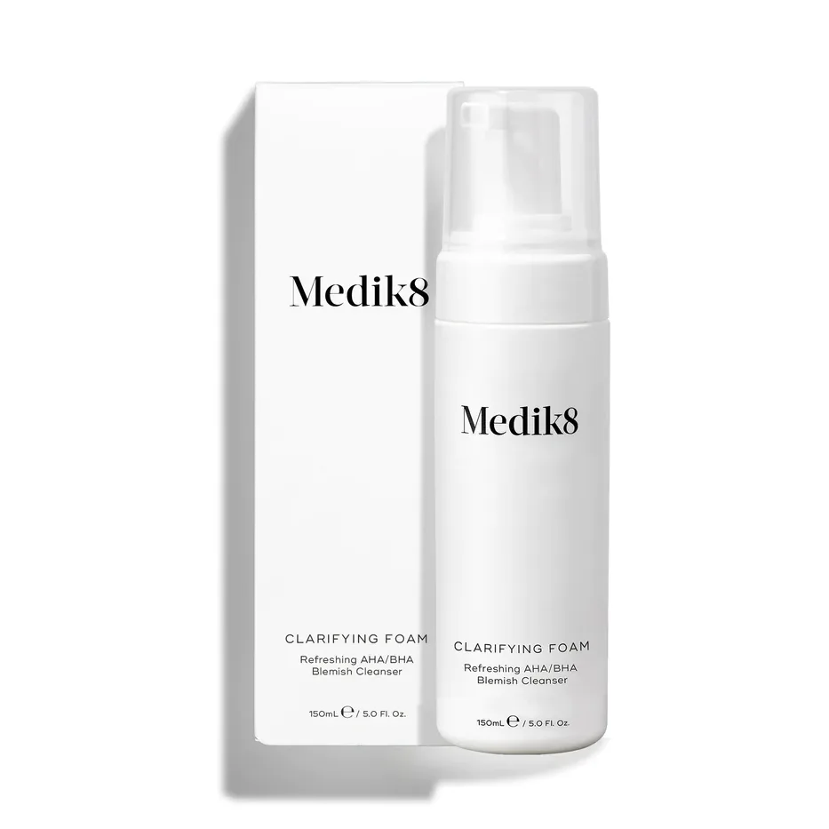 Medik8 Очищающая пенка для жирной проблемной кожи Clarifying Foam 150 мл - фото 2