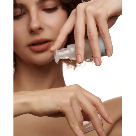Peter Thomas Roth Зволожуюча сироватка для обличчя з гіалуроновою кислотою Water Drench Hyaluronic Cloud Serum 30 мл - фото 2
