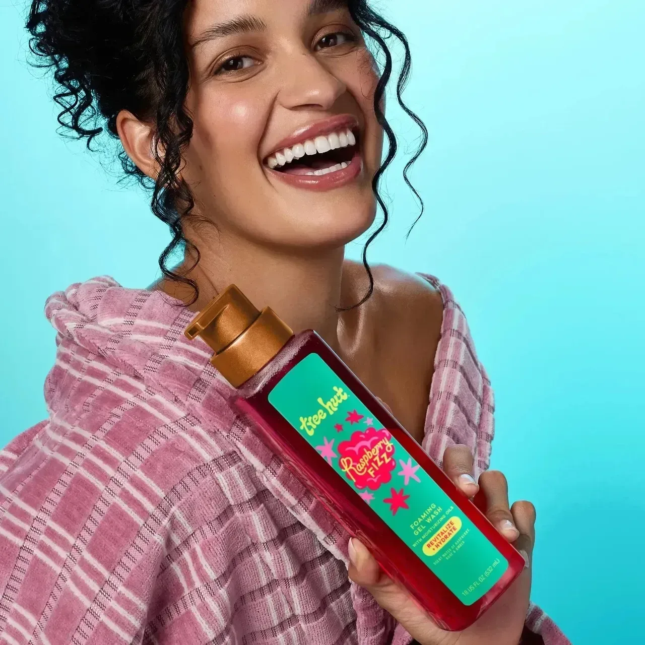 Tree Hut Гель для душа Raspberry Fizz Foaming Gel Wash (New Pump) 532 мл - фото 3